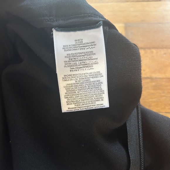 BCBGMaxAzria Maree Romper Womens Size 4 Black Short Sleeve Cutout Pockets - Picture 8 of 9